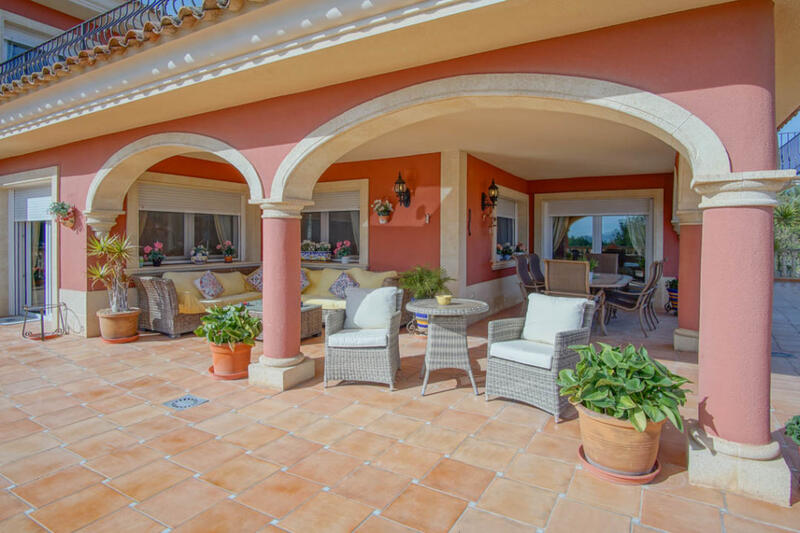 6 bedroom Villa for sale