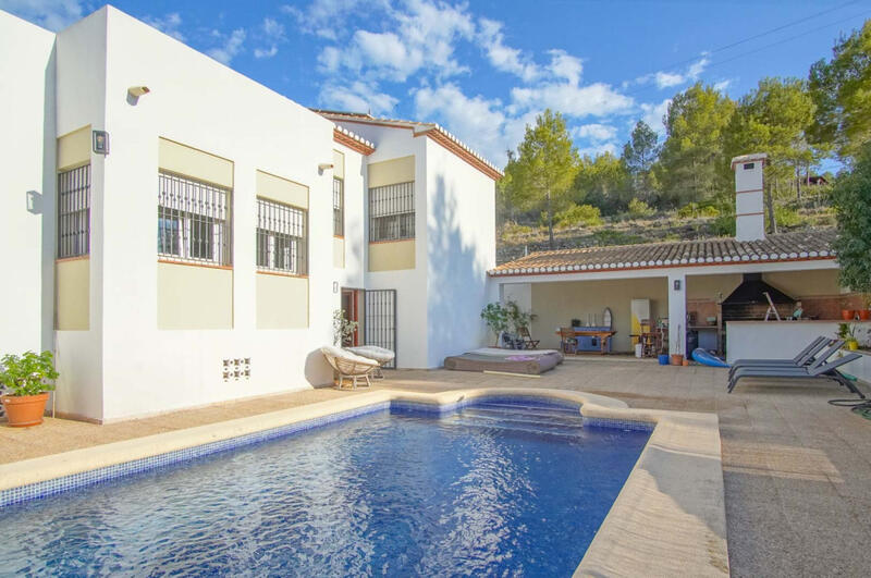 6 bedroom Villa for sale