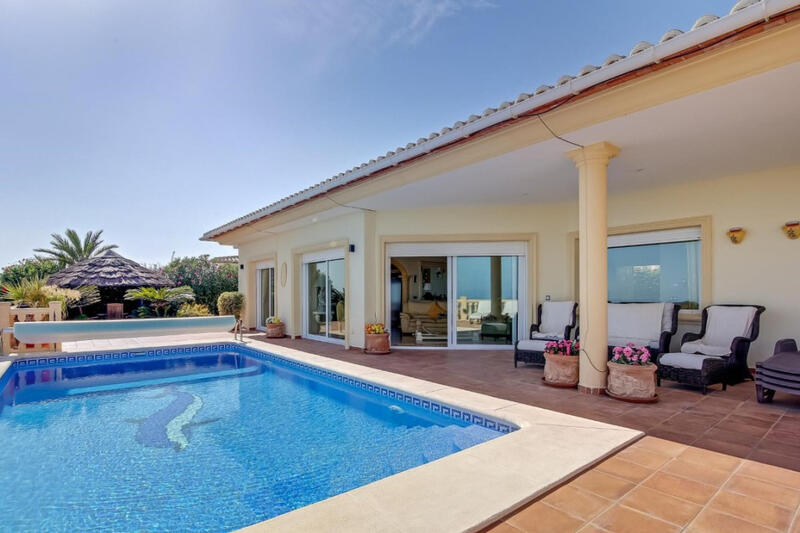 Villa till salu i Moraira, Alicante