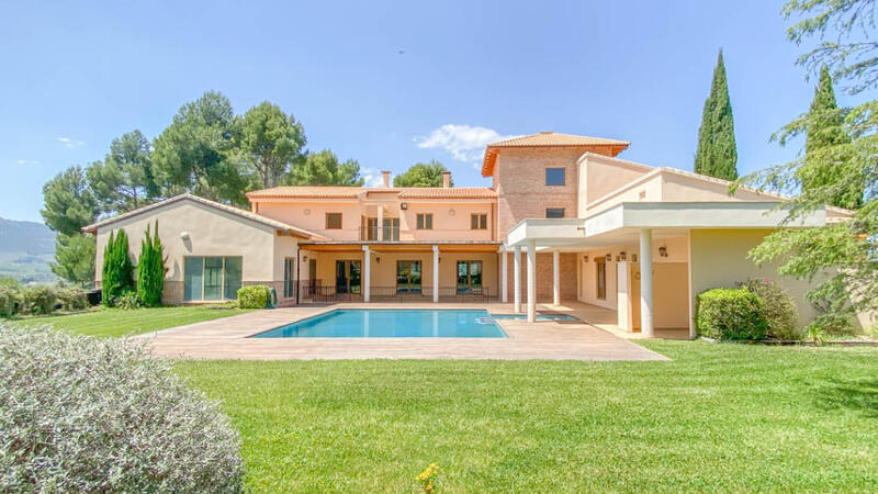 7 bedroom Villa for sale