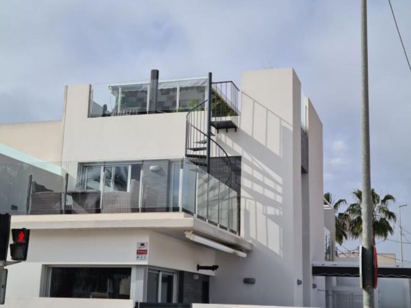 Villa til salg i Daya Vieja, Alicante