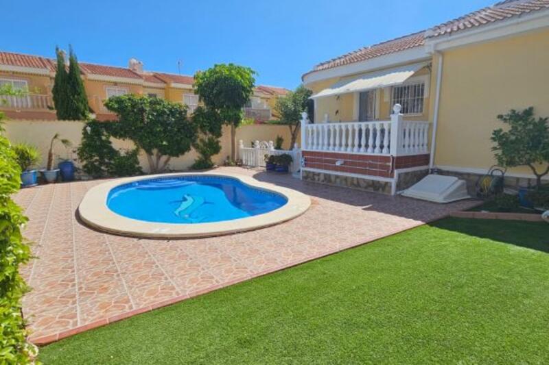 Коммерческая недвижимость продается в Ciudad Quesada, Alicante