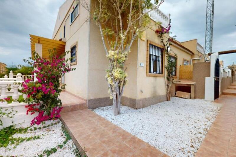 Townhouse for sale in Villamartin, Alicante