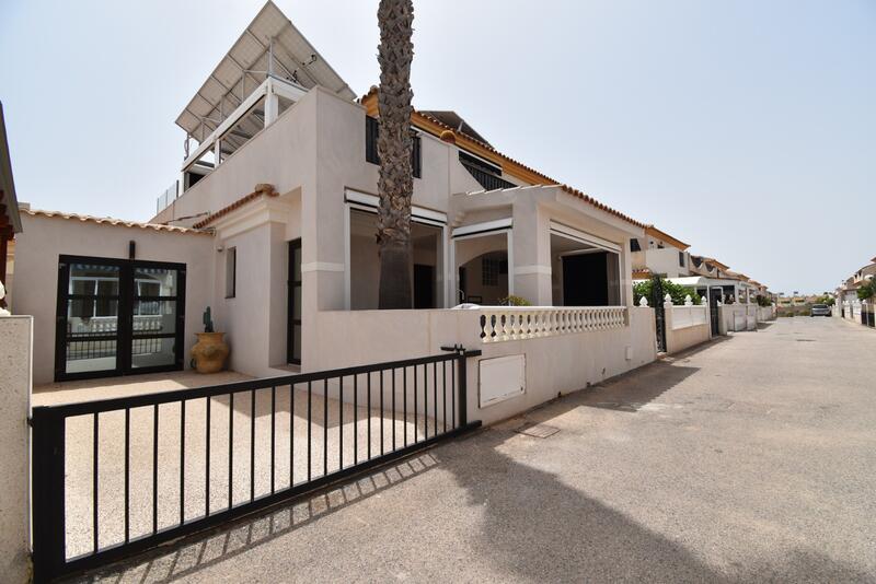 Villa en venta en Orihuela Costa, Alicante