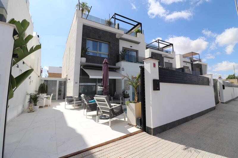 Villa en venta en Benijófar, Alicante