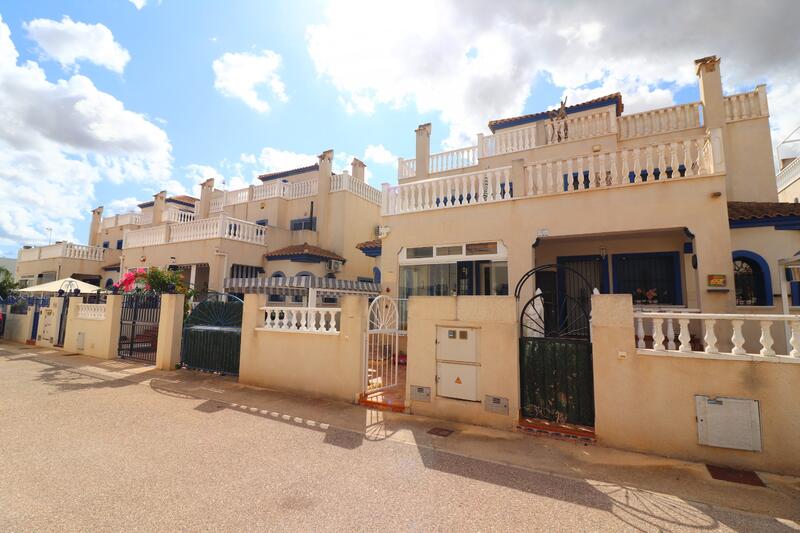 Villa til salg i Daya Vieja, Alicante