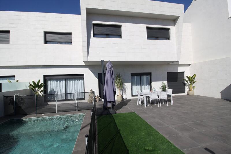 Villa en venta en San Pedro del Pinatar, Murcia