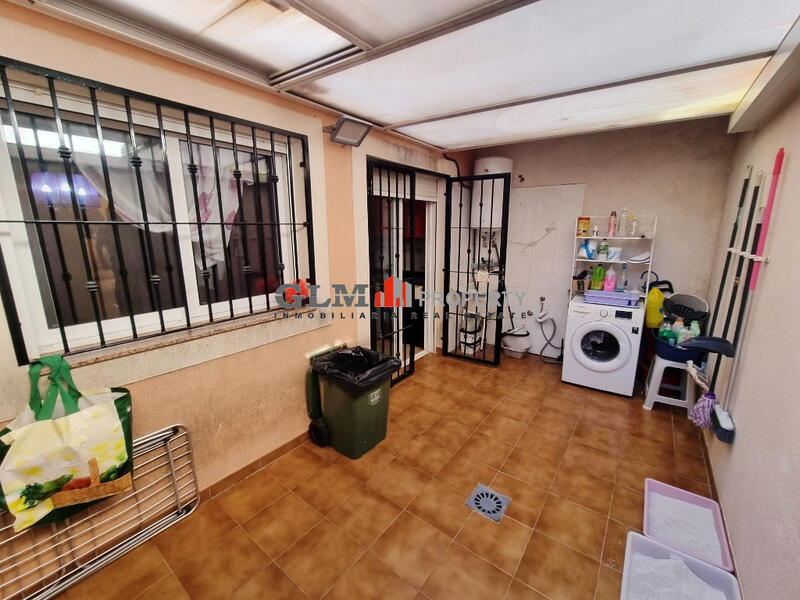 5 bedroom Apartment for sale