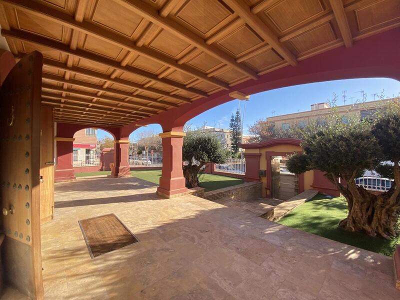 Villa en venta en Santiago de la Ribera, Murcia