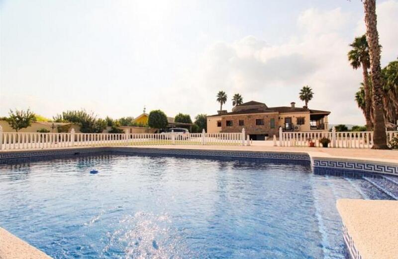 Villa for sale in Bigastro, Alicante