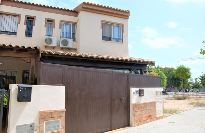 Townhouse for sale in Los Alcazares, Murcia