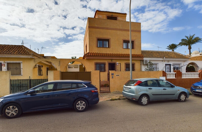 Townhouse for sale in Los Alcazares, Murcia