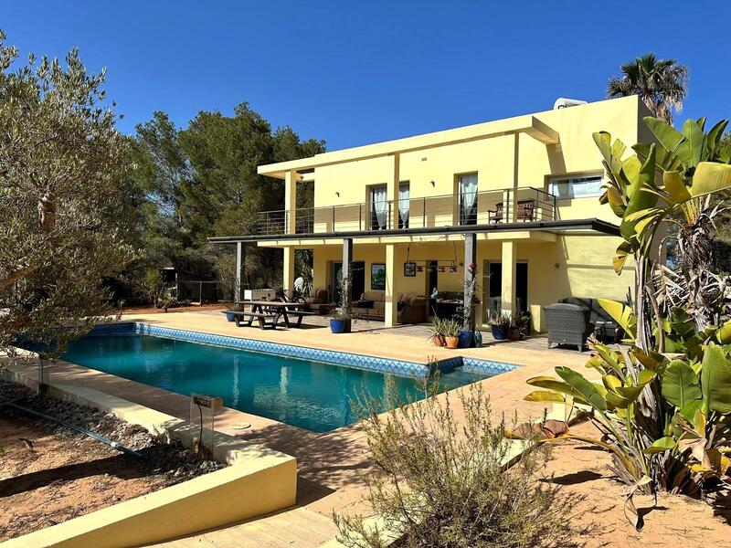 Villa for sale in De Cala Llonga, Ibiza