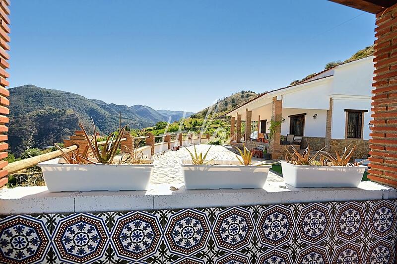 Country House for sale in Los Guajares, Granada