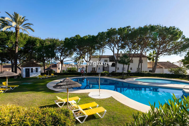 Maison de Ville à vendre dans El Paraiso, Málaga