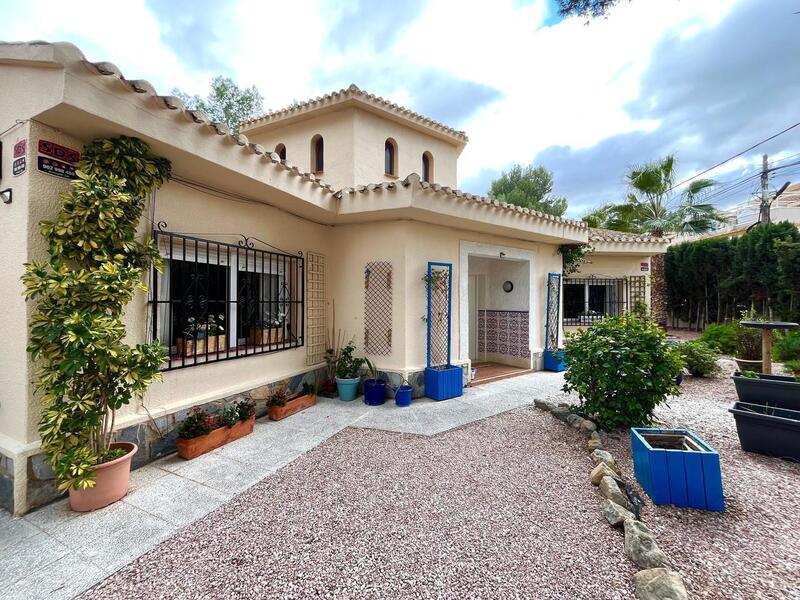 Villa for sale in Algorfa, Alicante