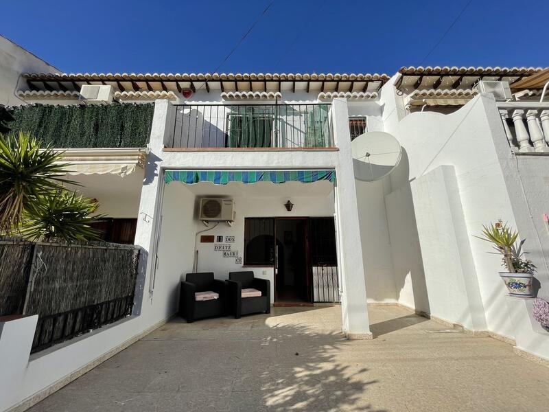 Townhouse for sale in Los Balcones, Alicante