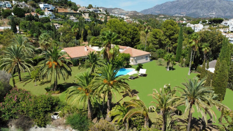 Villa for sale in Benahavis, Málaga