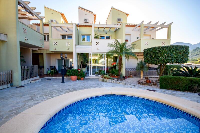 Townhouse for sale in Rafol de Almunia, Alicante