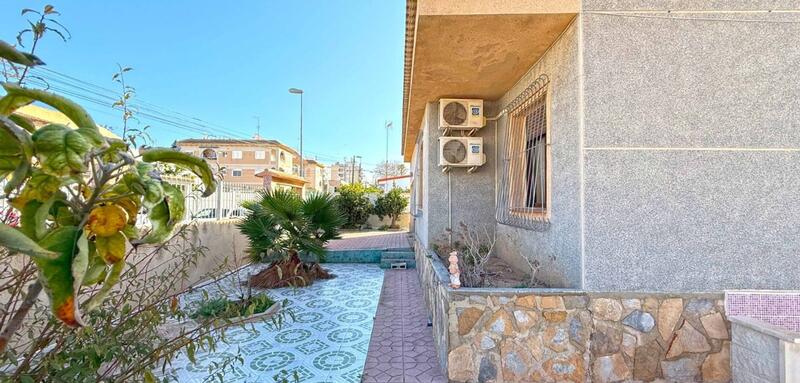 Villa for sale in Torrevieja, Alicante