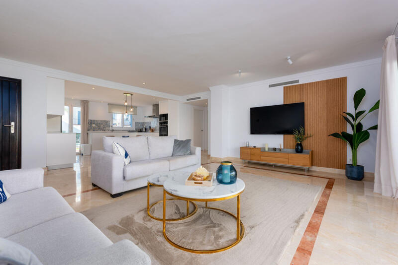 Apartment for sale in El Paraiso, Málaga