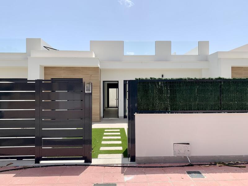 Villa en venta en Roda, Murcia