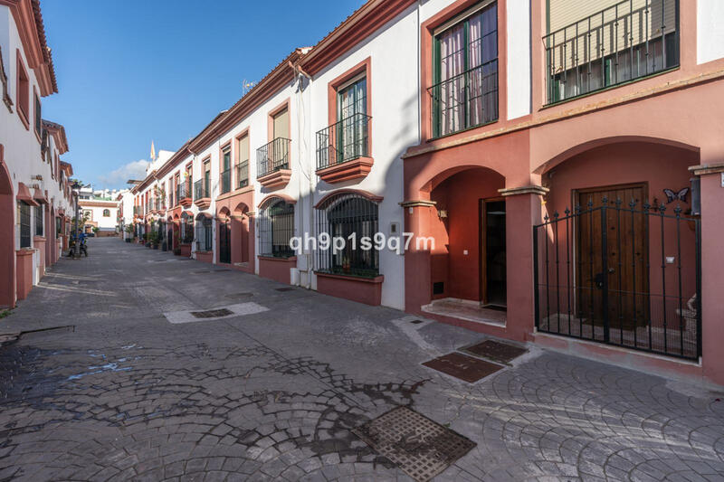 Adosado en venta en Cancelada, Málaga