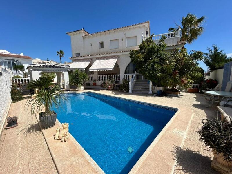 Villa til salgs i Villamartin, Alicante