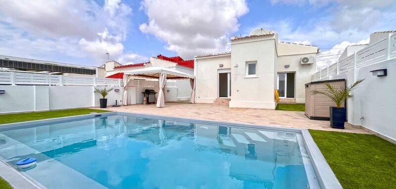 Villa til salg i Torrevieja, Alicante