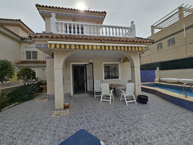 Villa à vendre dans Villamartin, Alicante