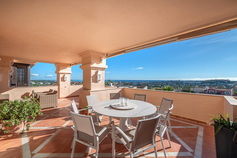 Apartment for sale in Nueva Andalucia, Málaga