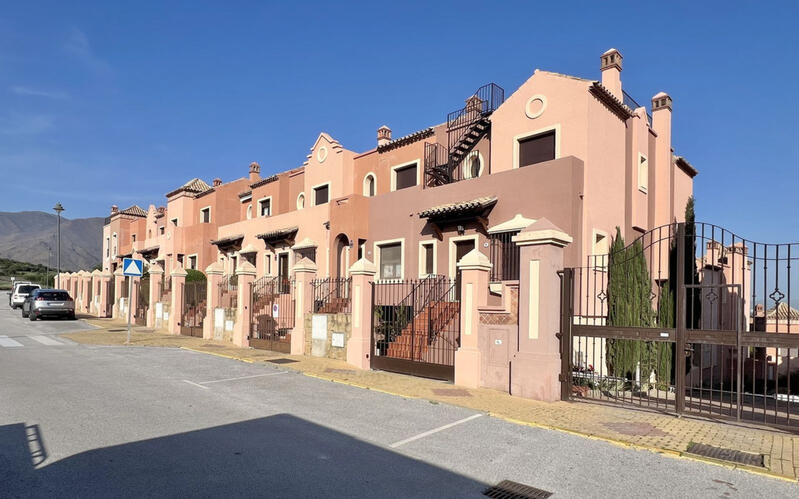 Stadthaus zu verkaufen in Estepona, Málaga