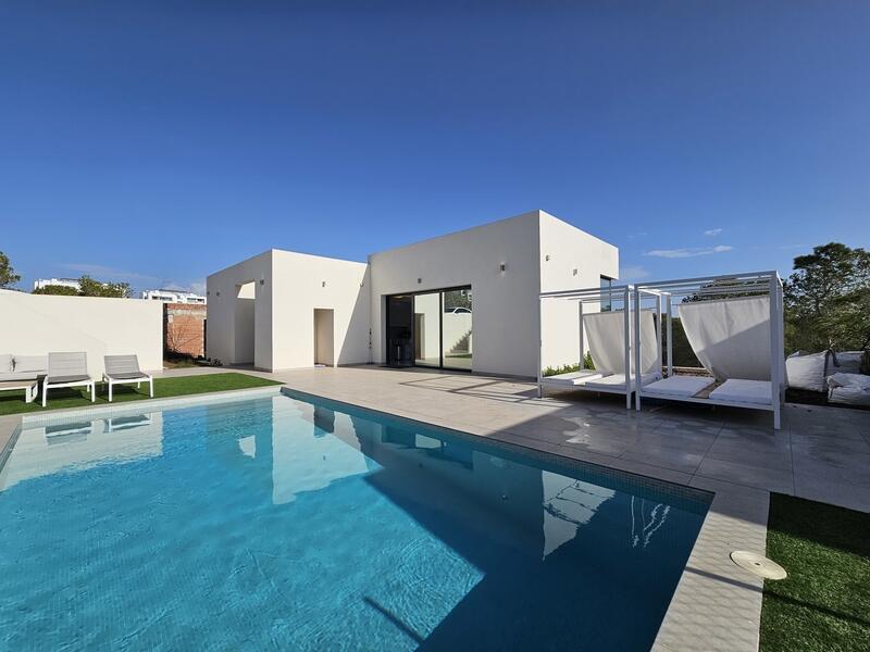 Villa for sale in Villamartin, Alicante