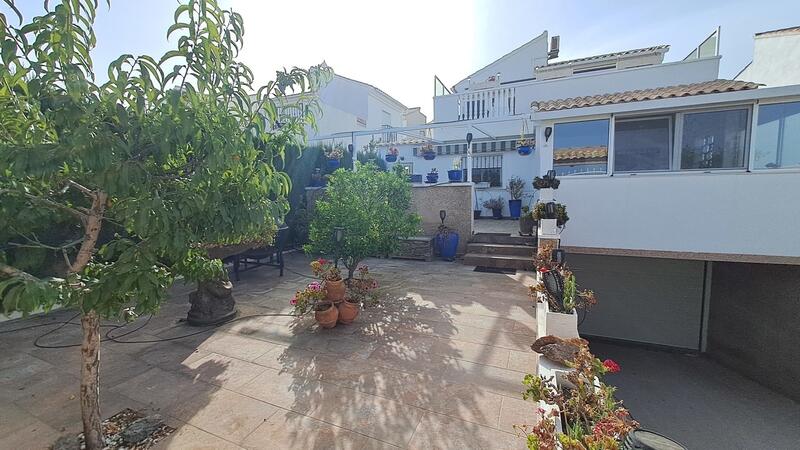 Villa en venta en Punta Prima, Alicante