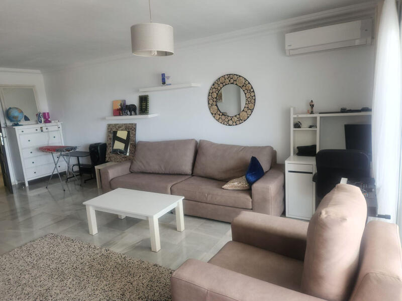 Apartment for sale in Nueva Andalucia, Málaga