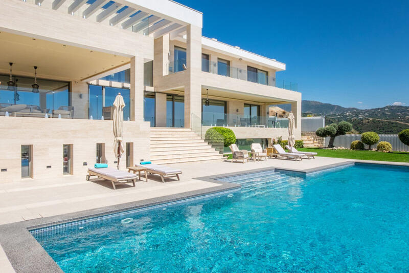 Villa for sale in Benahavis, Málaga