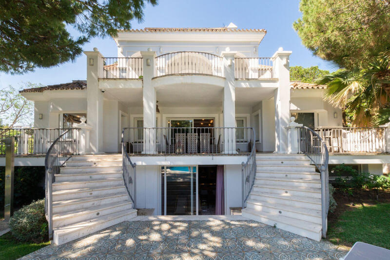 Villa til salg i Hacienda las Chapas, Málaga