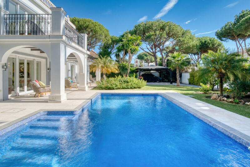 Villa for sale in Elviria, Málaga