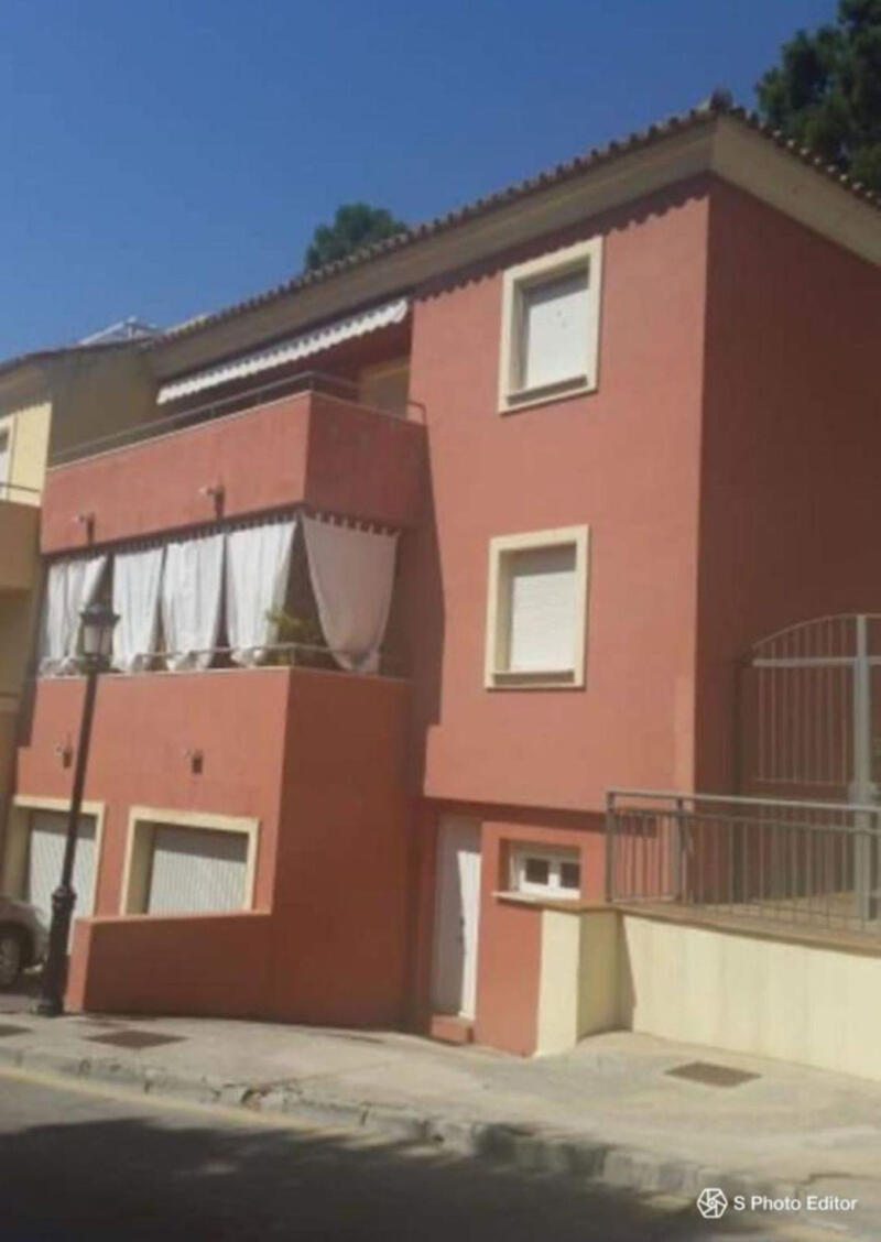 Apartamento en venta en Benahavis, Málaga