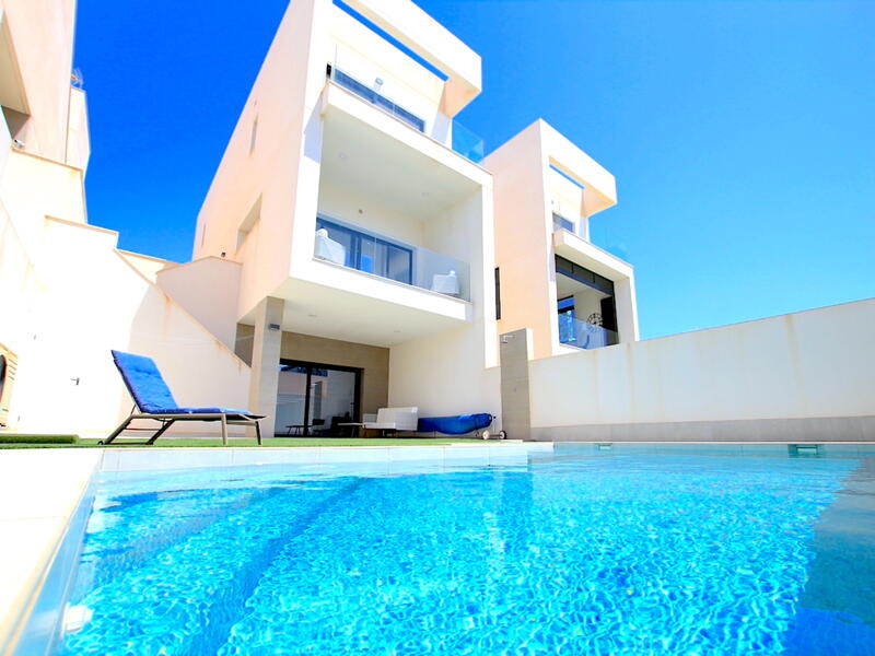 Villa for sale in Benijófar, Alicante