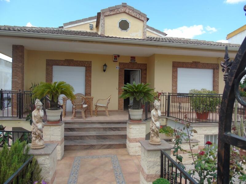 Villa en venta en Benijófar, Alicante