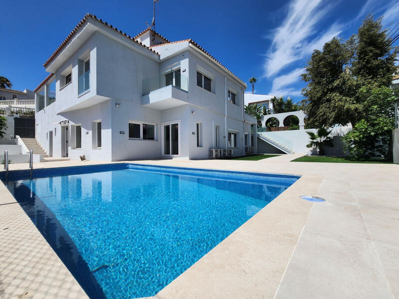 Villa en venta en El Faro, Málaga