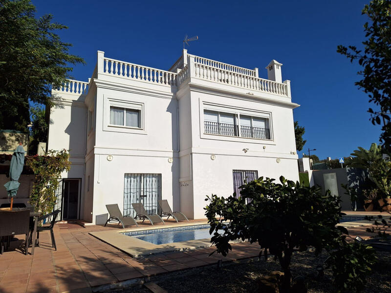 Villa zu verkaufen in Estepona, Málaga