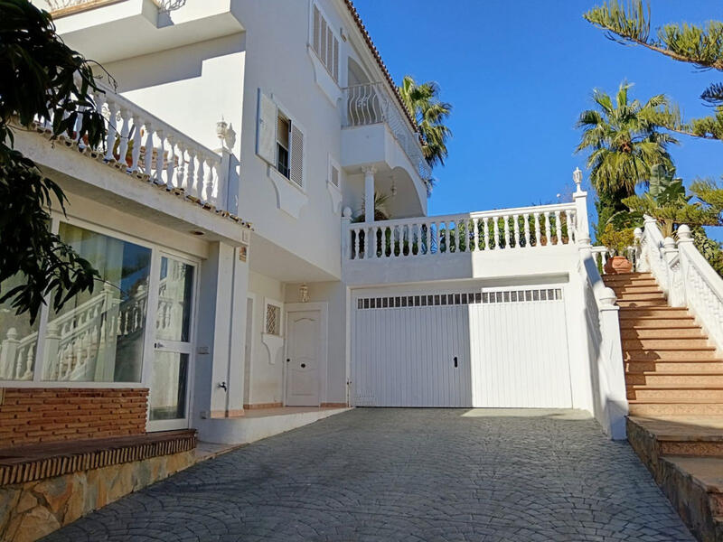 Villa till salu i Benalmadena Costa, Málaga