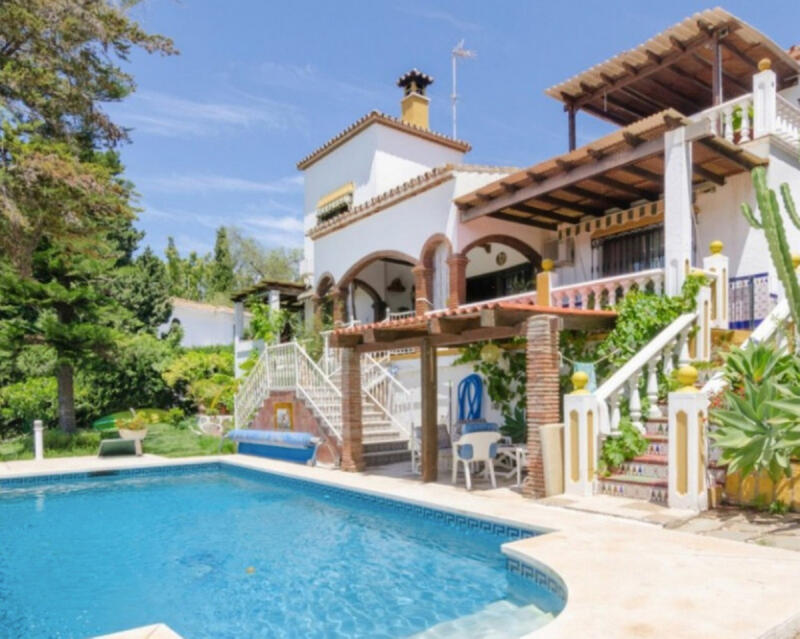 Villa for sale in La Sierrezuela, Málaga