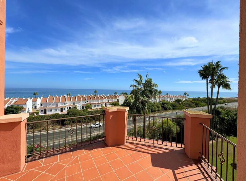 Apartment for sale in La Duquesa, Málaga