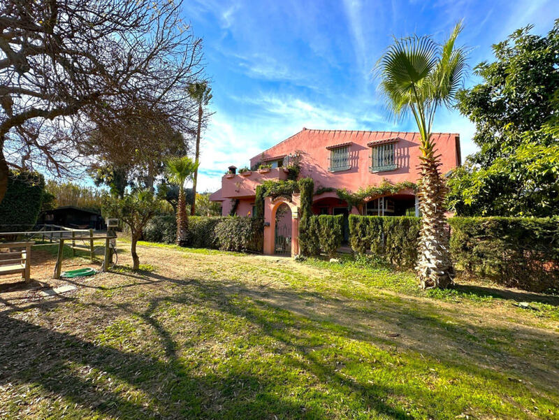 Villa til salg i Estepona, Málaga