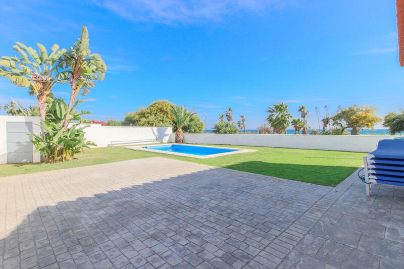 Villa for sale in New Golden Mile, Málaga