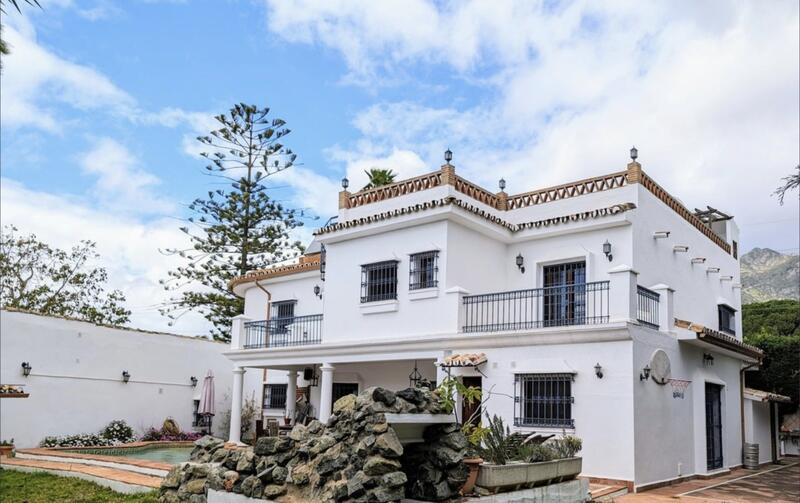 Villa til salgs i Marbella, Málaga