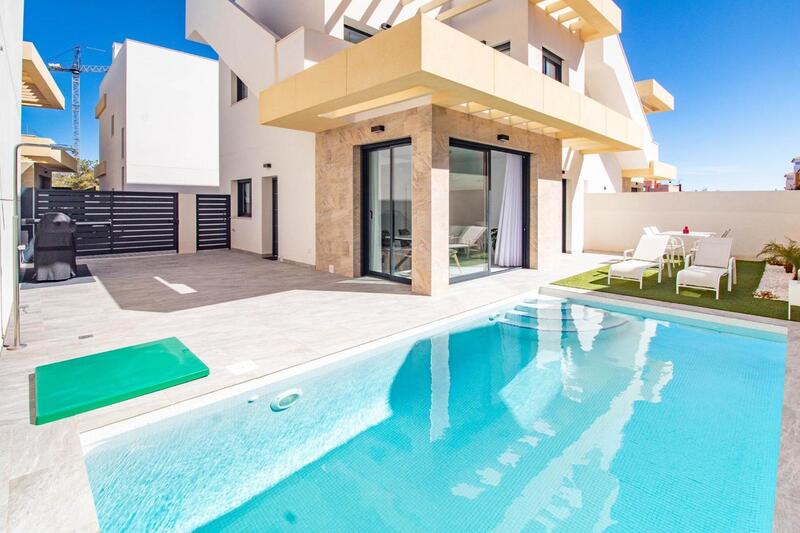 Villa til salgs i Los Montesinos, Alicante